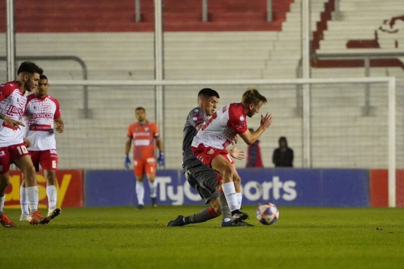 Instituto perdió con Morón pero sigue siendo el segundo de la Primera Nacional